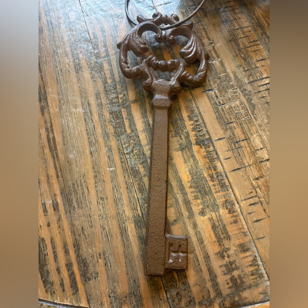 Metal Skeleton Keys Decor - Picture 6 of 9